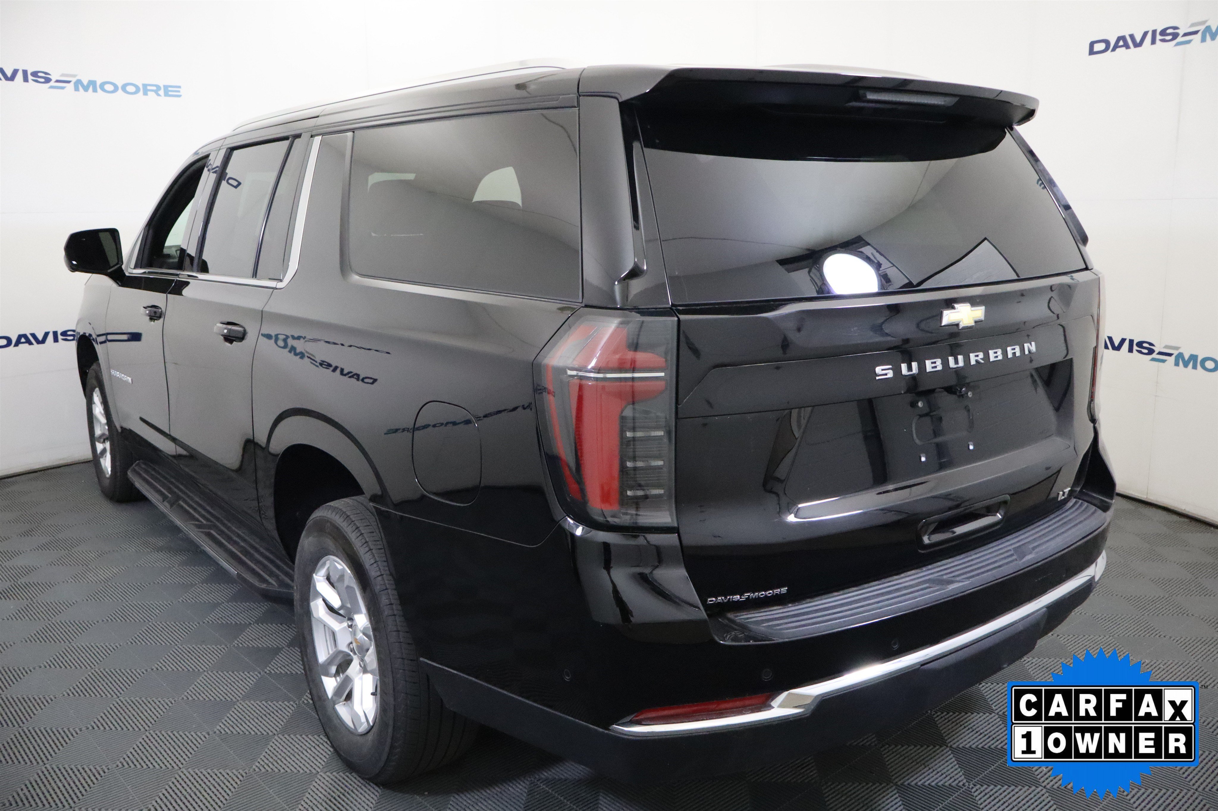 Used 2025 Chevrolet Suburban LT AWD/4WD image 10
