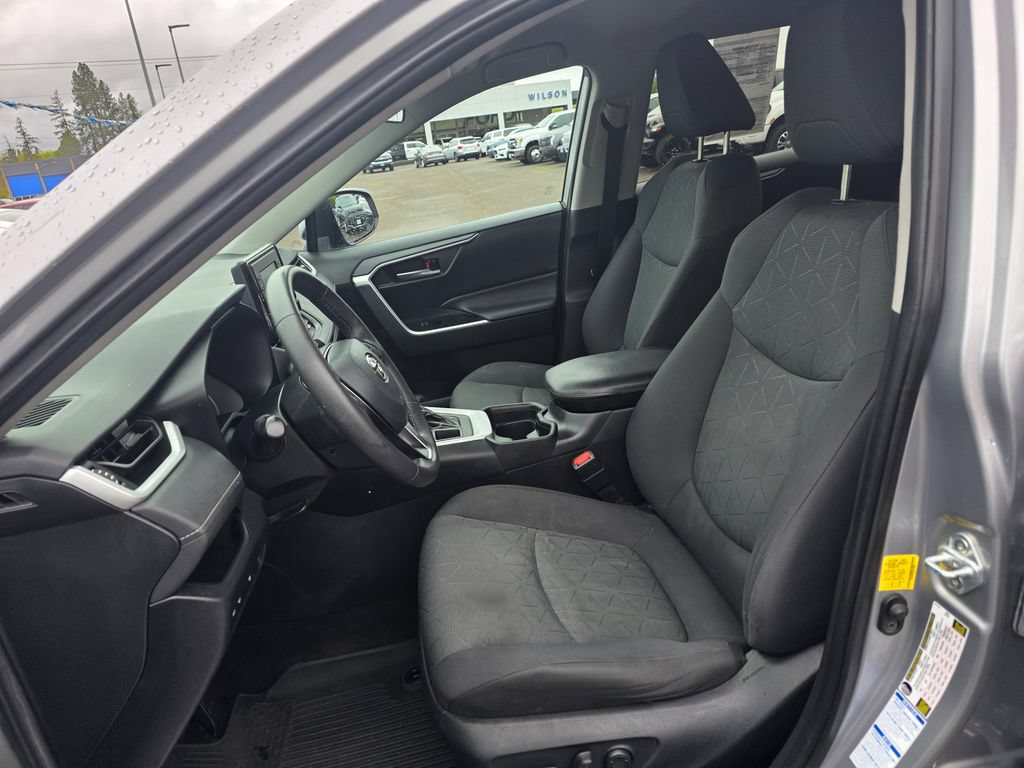 Used 2021 Toyota RAV4 XLE w/ XLE Grade Weather Package AWD/4WD image 4