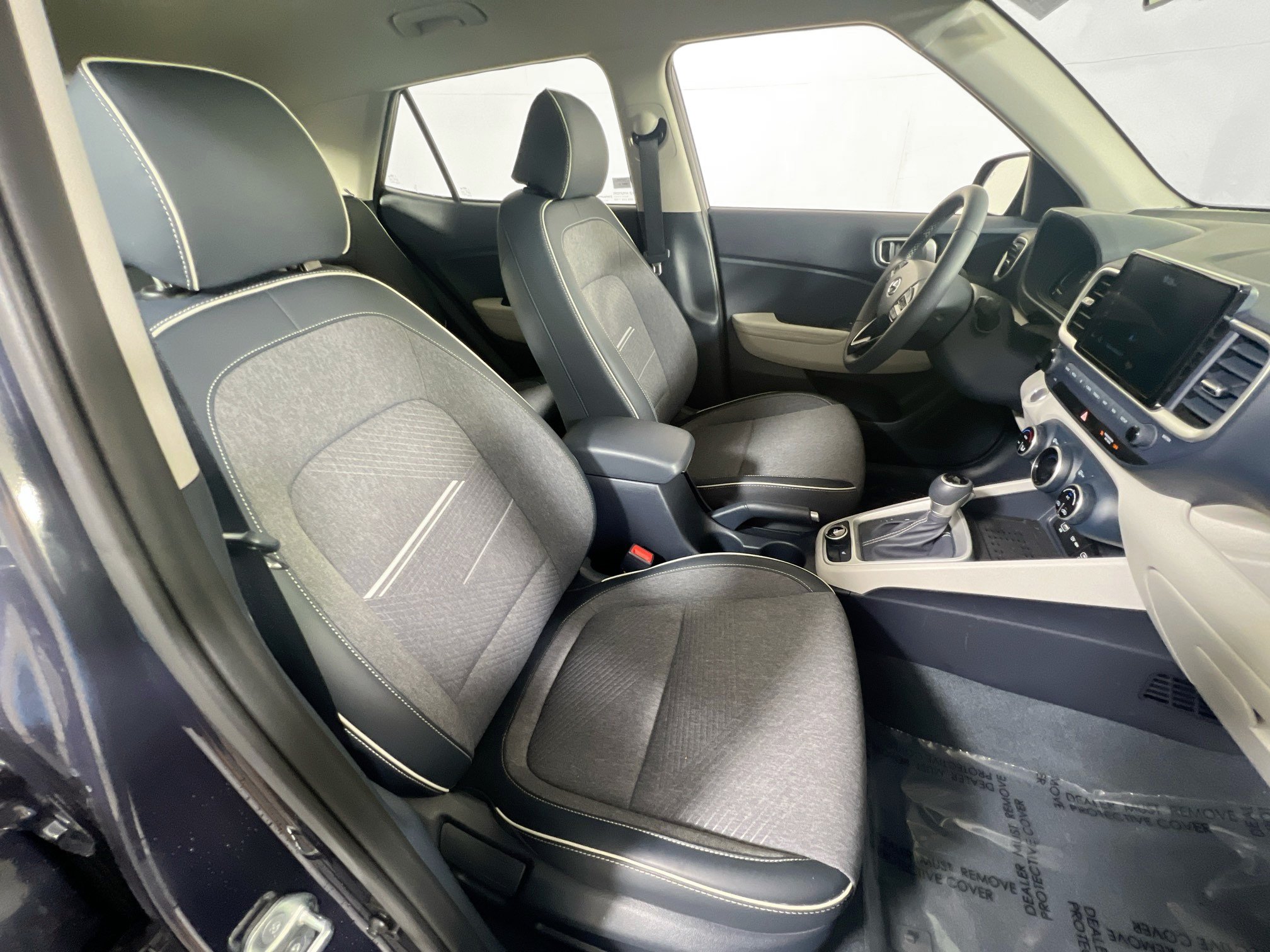 Used 2023 Hyundai Venue Limited FWD image 27