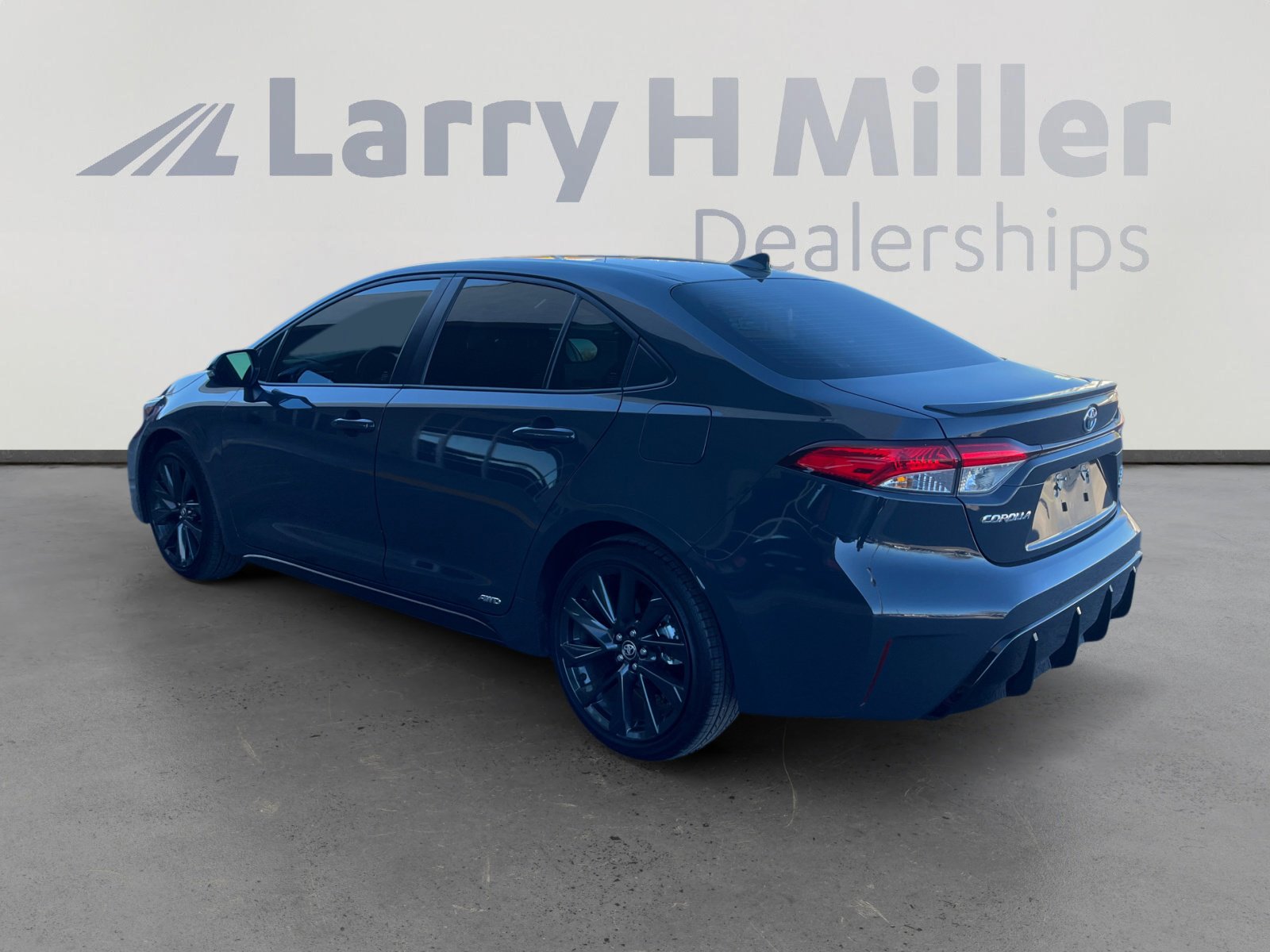 Used 2025 Toyota Corolla SE image 3