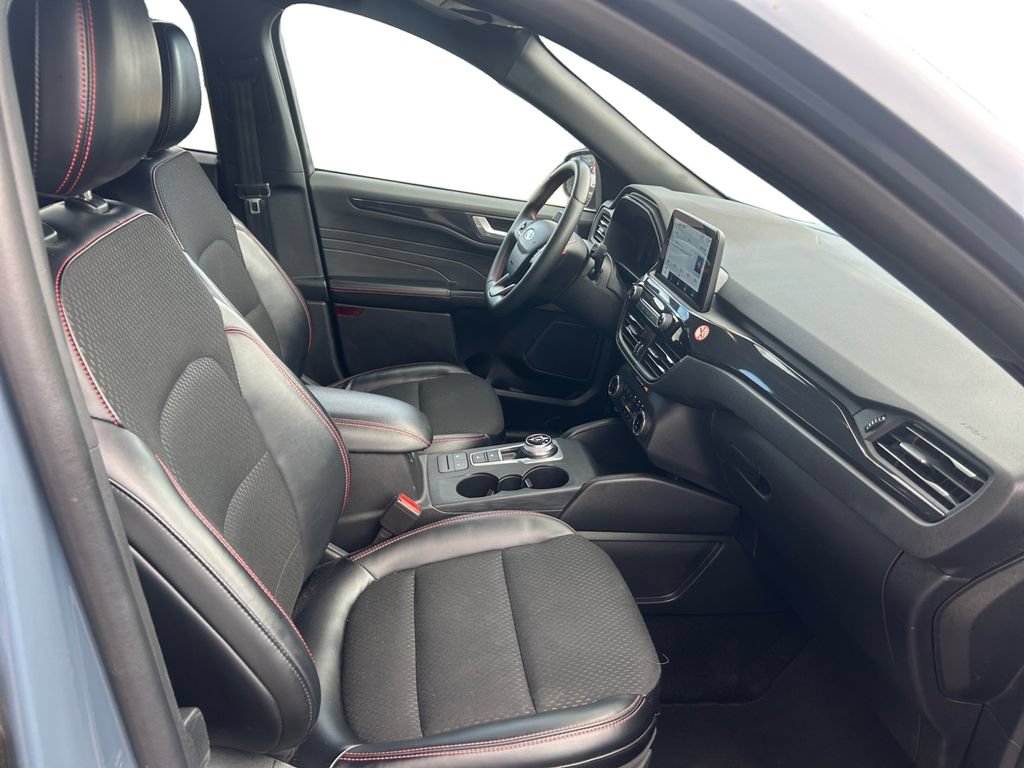 Used 2025 Ford Escape ST-Line Select AWD/4WD image 16