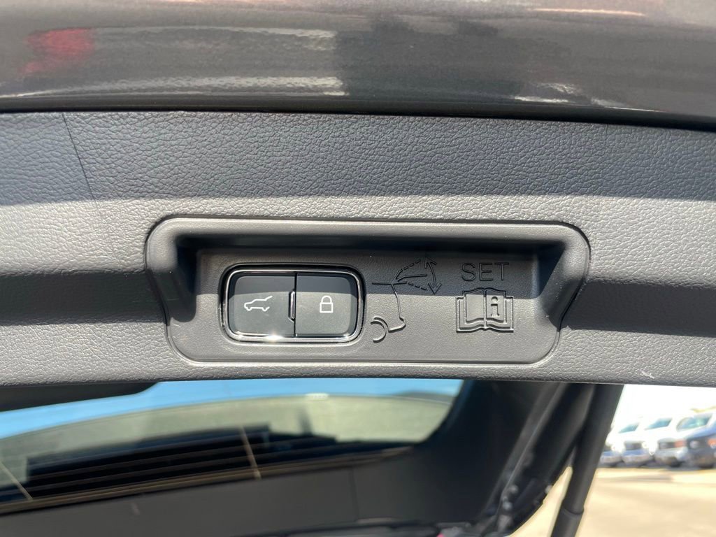 Used 2025 Ford Explorer ST-Line AWD/4WD image 37