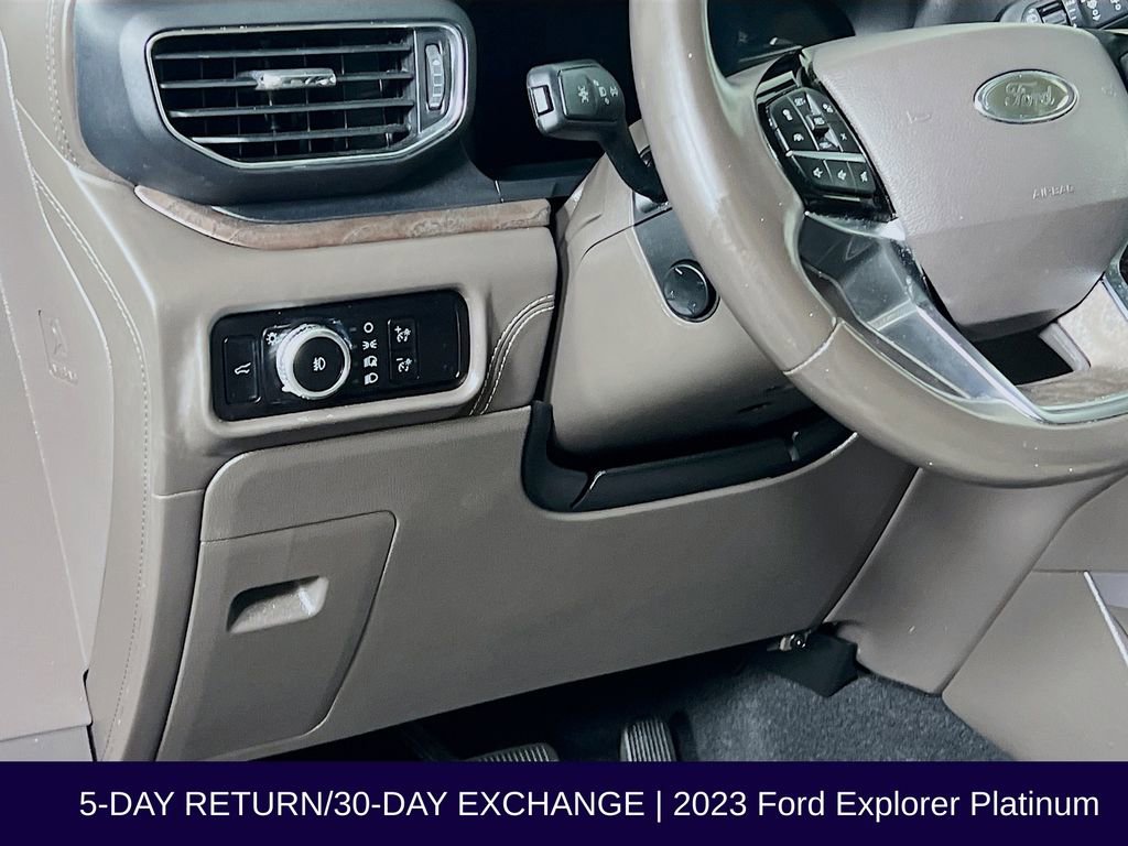 Used 2023 Ford Explorer Platinum w/ Technology Package AWD/4WD image 12