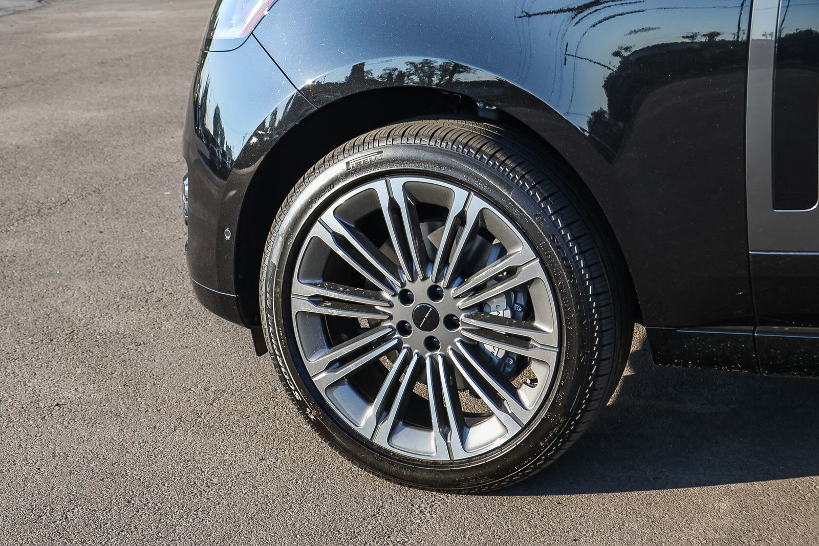 New 2026 Land Rover Range Rover SE image 8