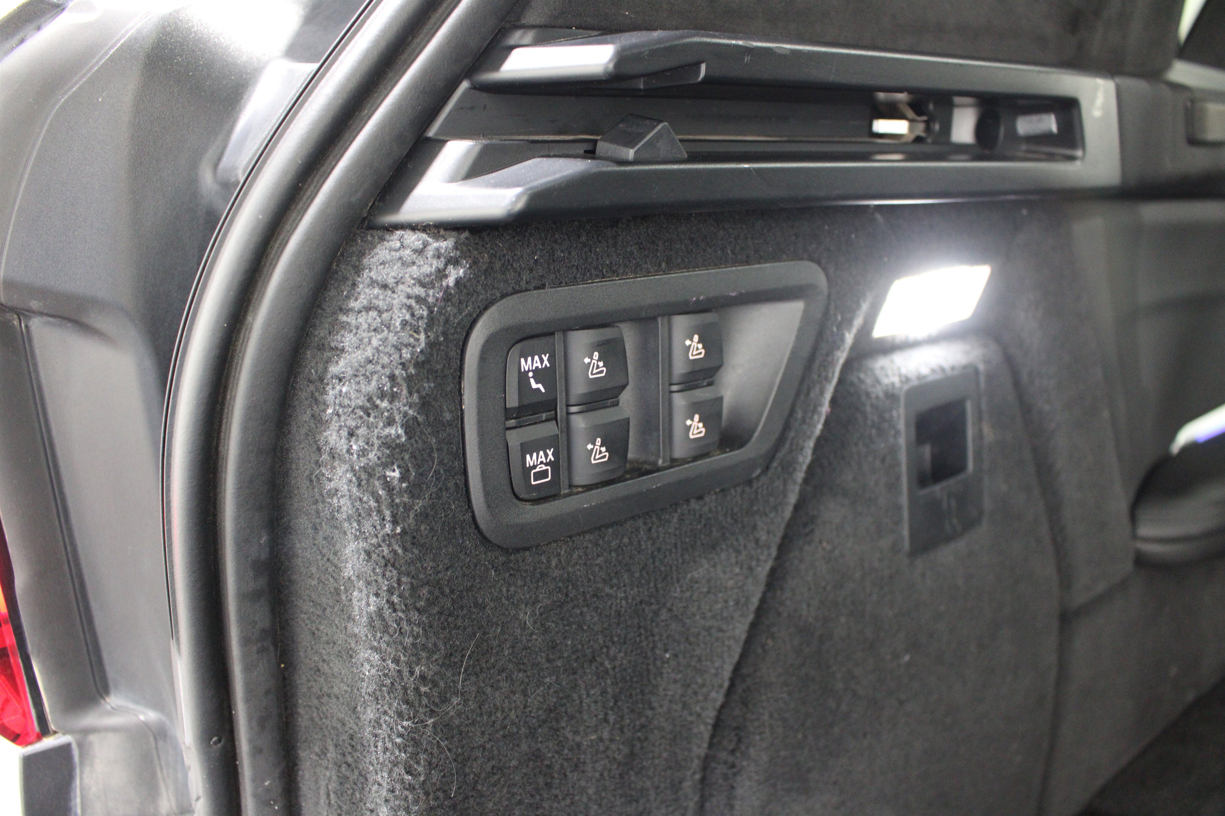 Used 2022 BMW X7 xDrive40i w/ Premium Package AWD/4WD image 33