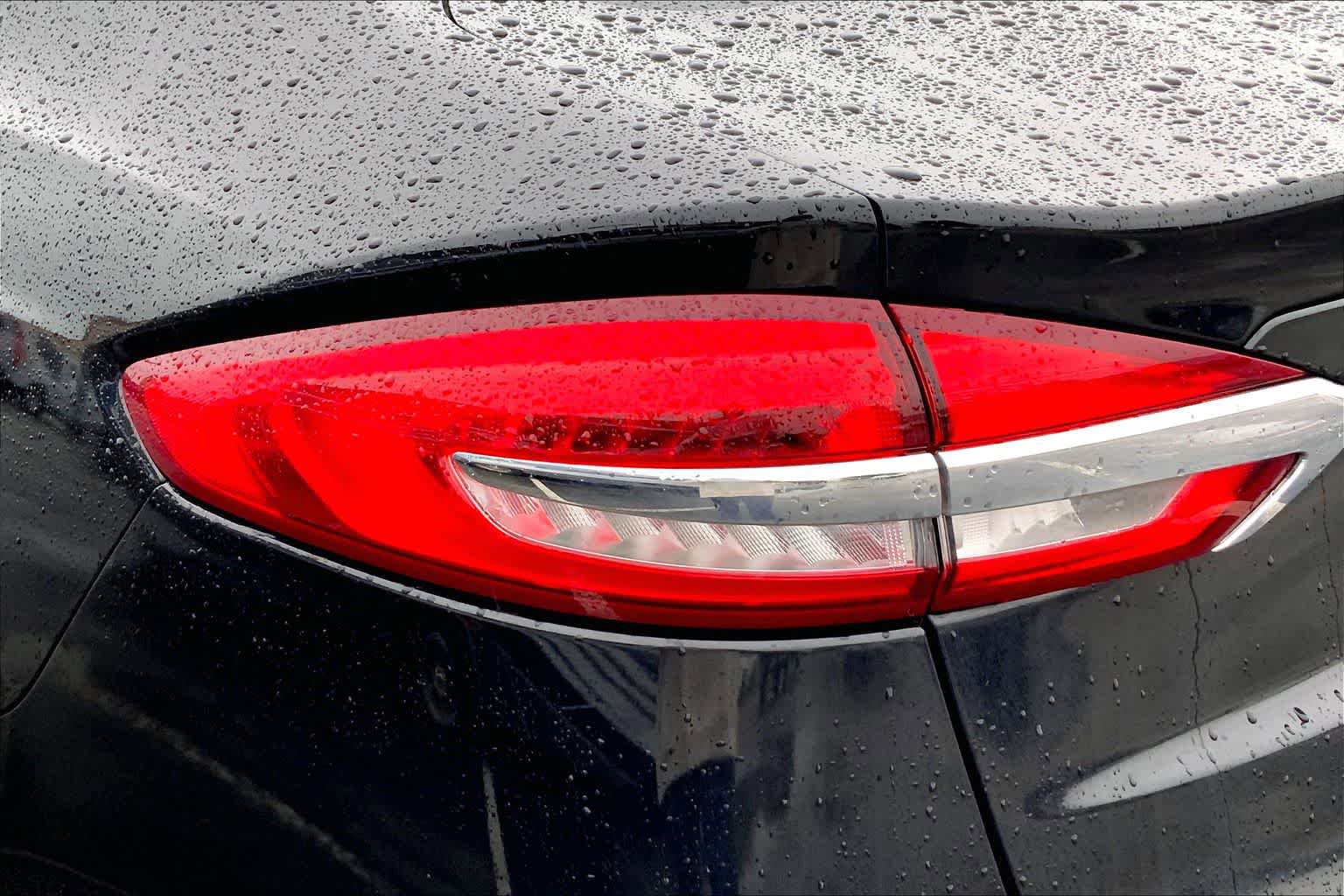 Used 2020 Ford Fusion SE FWD image 24