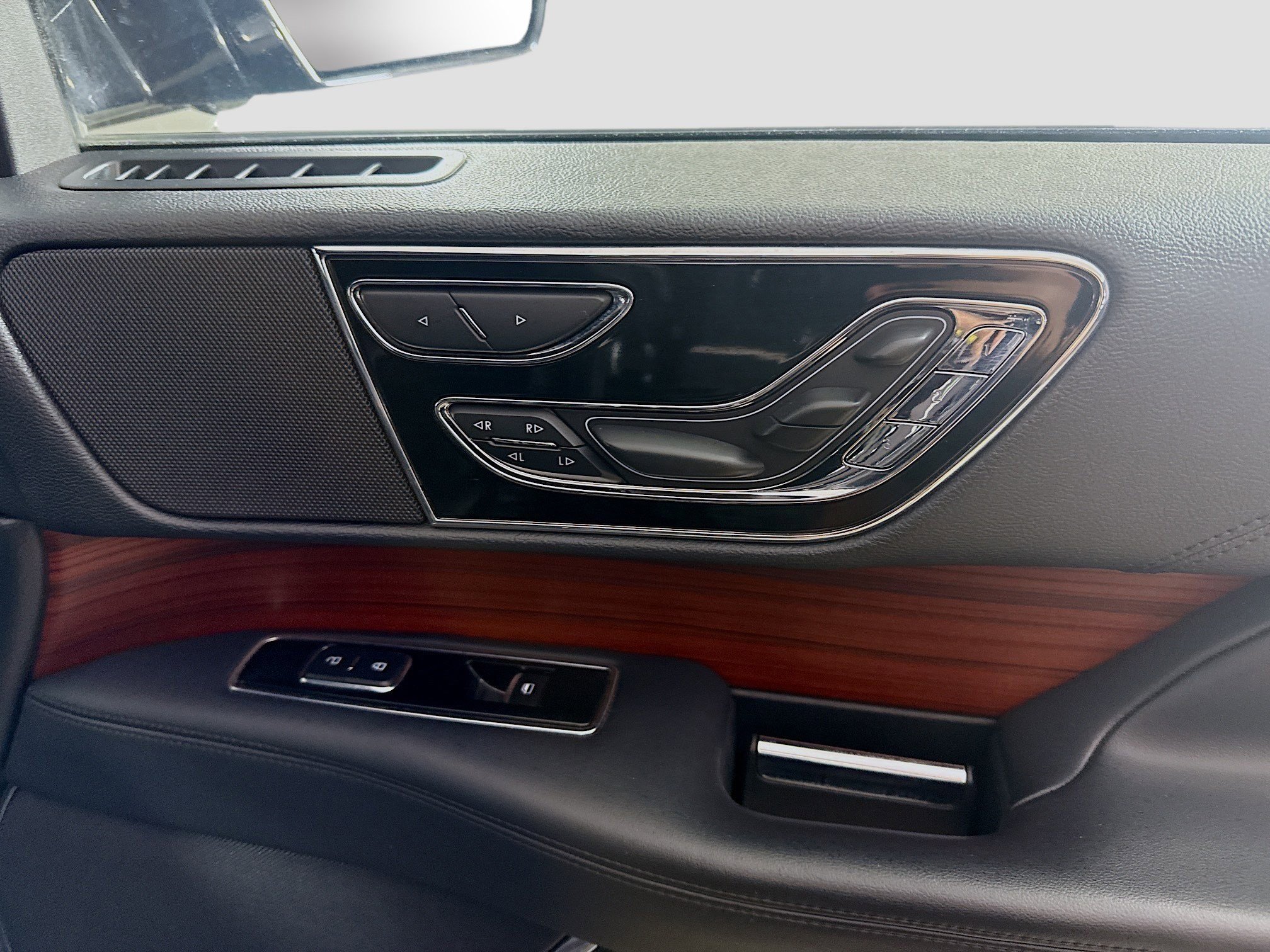 Used 2024 Lincoln Navigator Reserve image 31