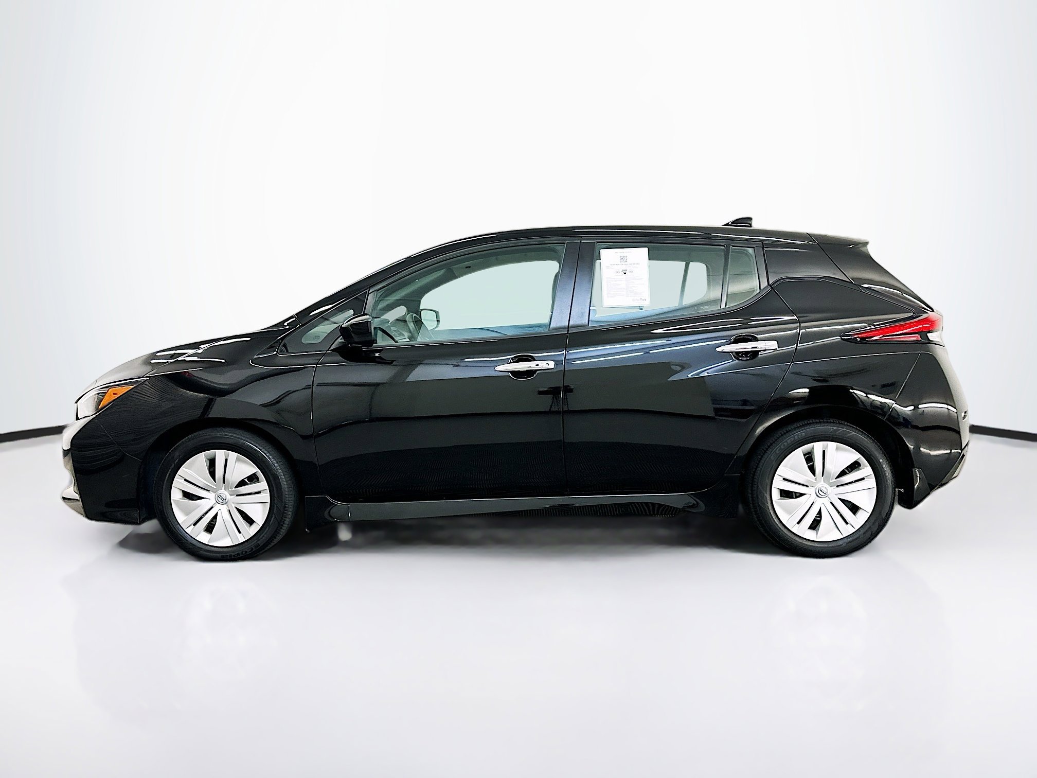Used 2023 Nissan Leaf S image 4