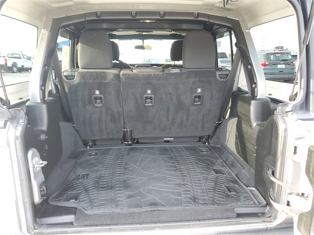 Used 2018 Jeep Wrangler Unlimited Sahara w/ Cold Weather Group image 9