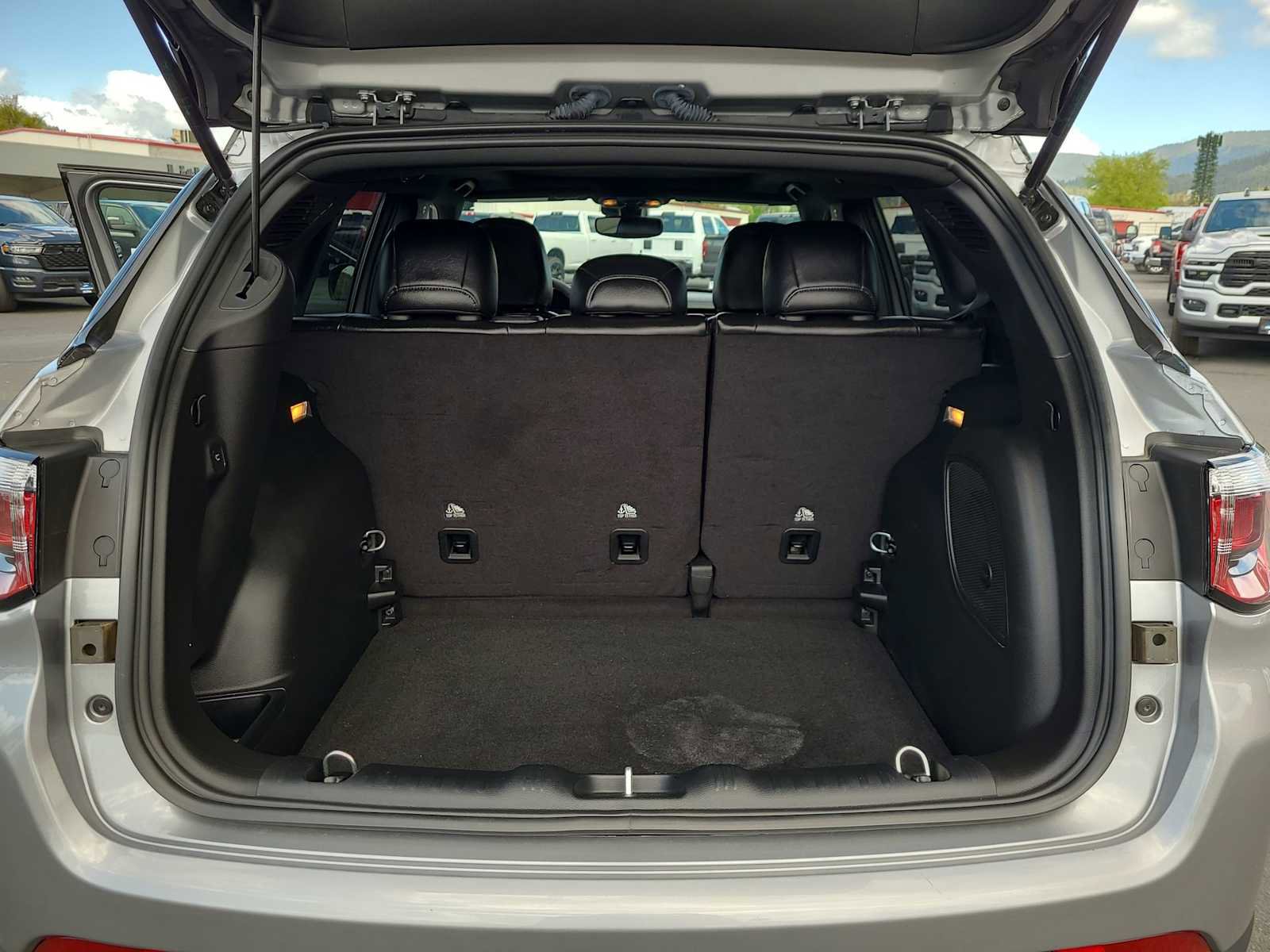 Used 2023 Jeep Compass Altitude w/ Sun and Sound Group image 27