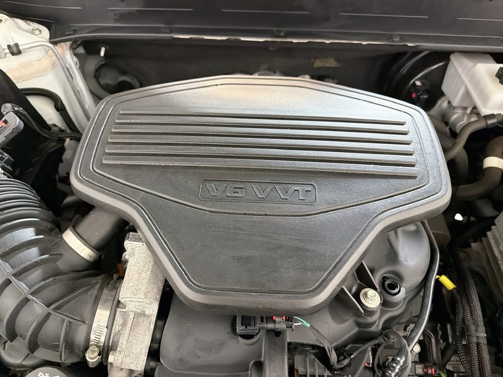 Used 2020 GMC Acadia AT4 w/ GMC Pro Grade Package AWD/4WD image 31
