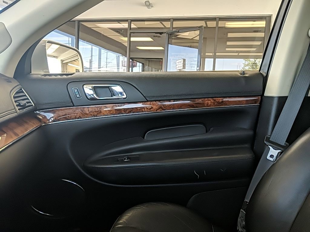 Used 2019 Lincoln MKT AWD image 25