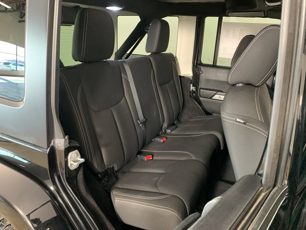 Used 2016 Jeep Wrangler Unlimited Sahara w/ Connectivity Group image 32