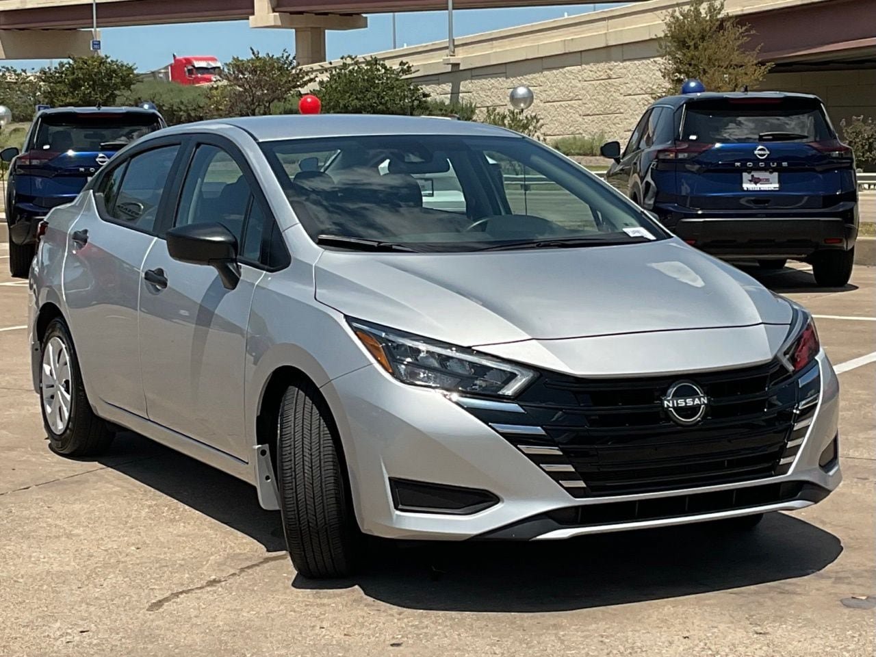 Used 2025 Nissan Versa S w/ Trunk Package FWD image 3