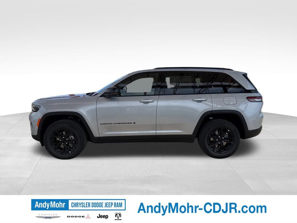 New 2025 Jeep Grand Cherokee Altitude AWD/4WD image 4