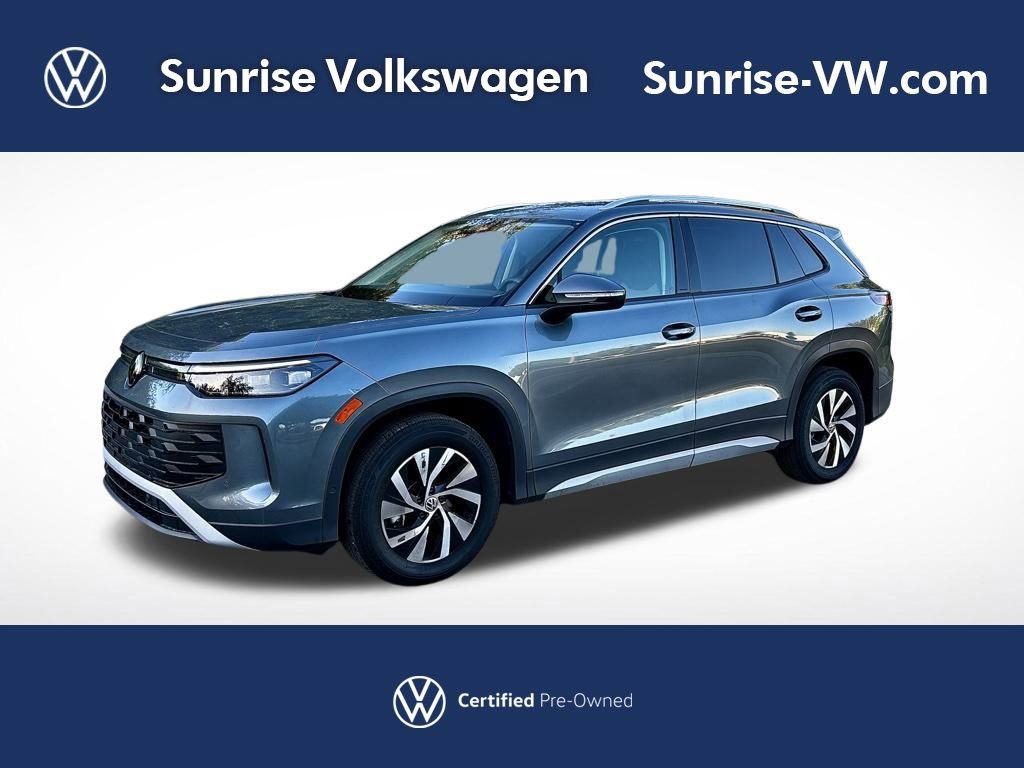 Used 2025 Volkswagen Tiguan S image 1