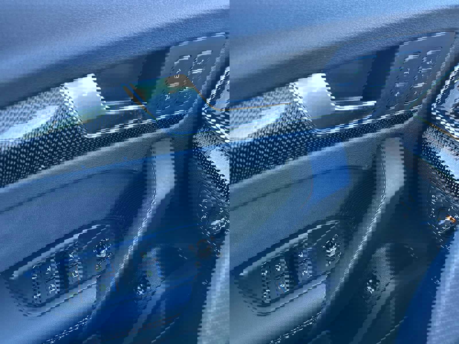 Used 2024 Audi SQ5 Prestige w/ Prestige Package image 33