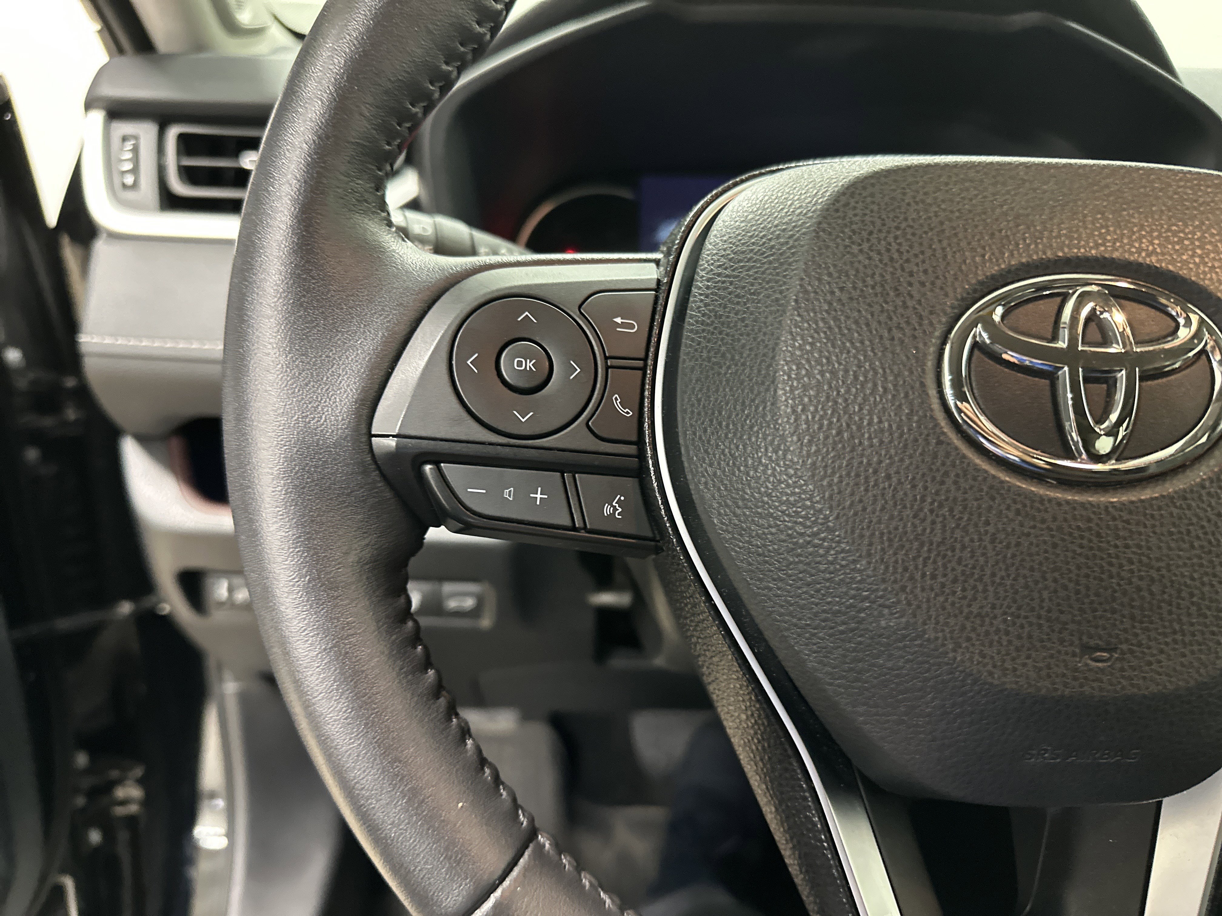 Used 2021 Toyota RAV4 Limited image 19