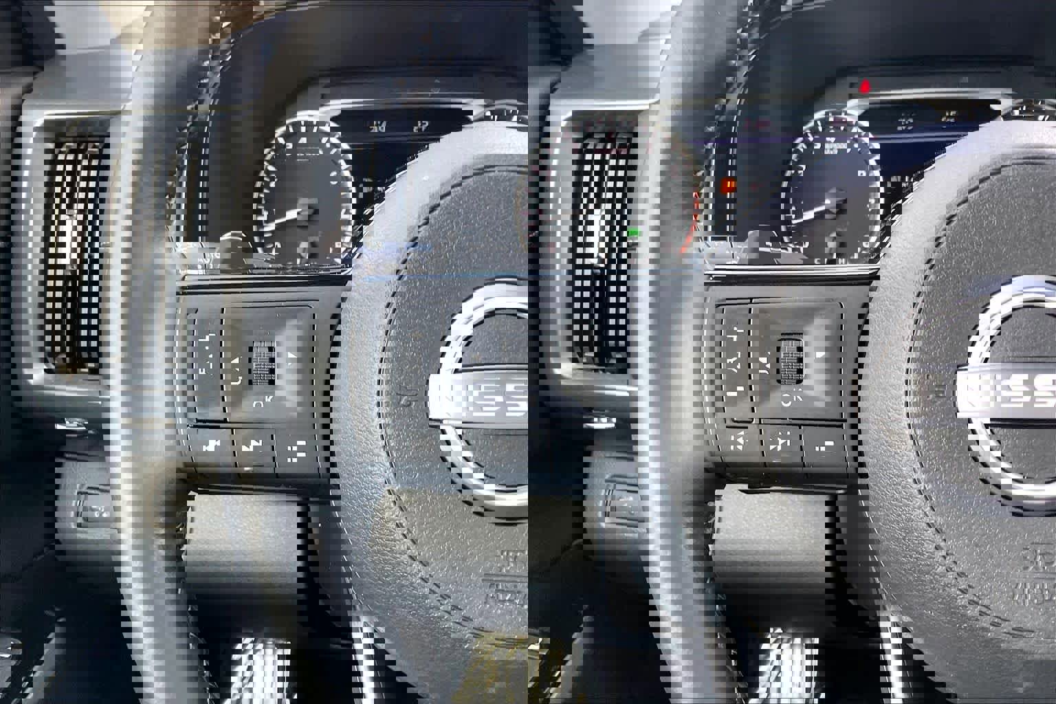 Used 2025 Nissan Pathfinder SL image 24