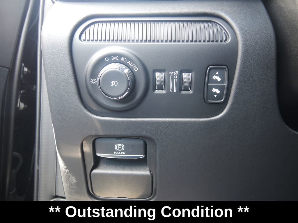 Used 2023 Jeep Grand Wagoneer Series III AWD/4WD image 29