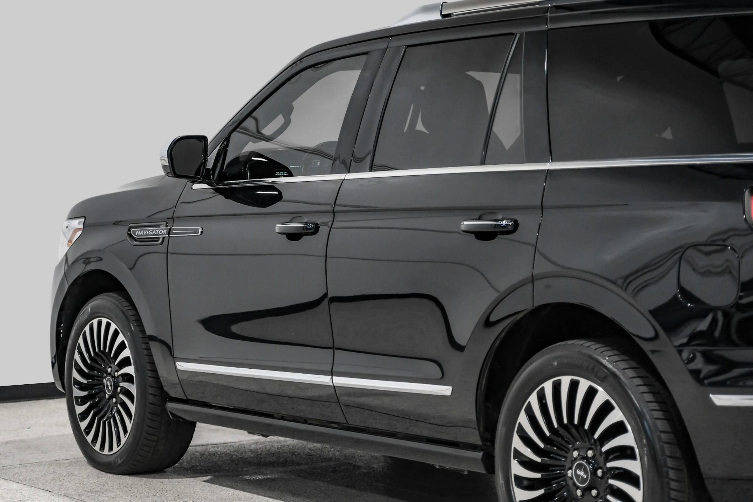 Used 2020 Lincoln Navigator Black Label image 11