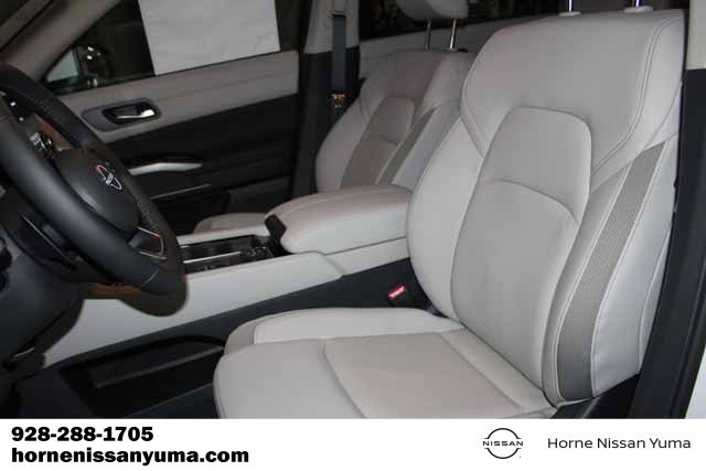 New 2025 Nissan Pathfinder SL image 4