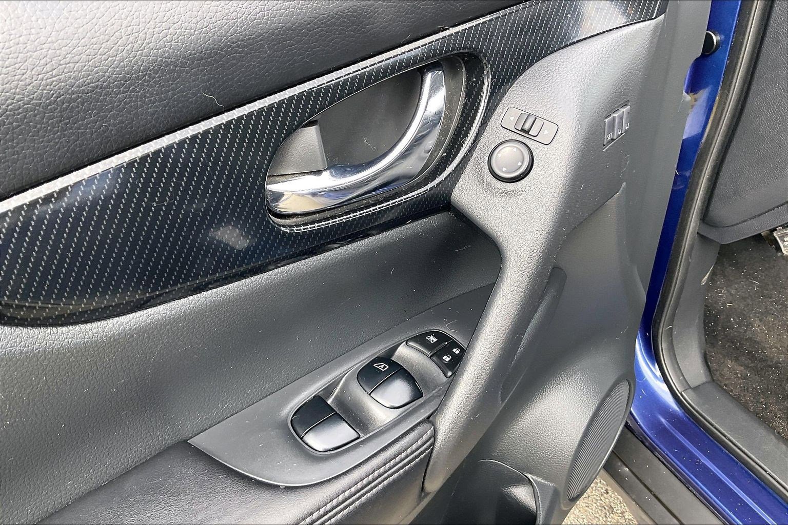 Used 2017 Nissan Rogue SL w/ SL Premium Package image 32