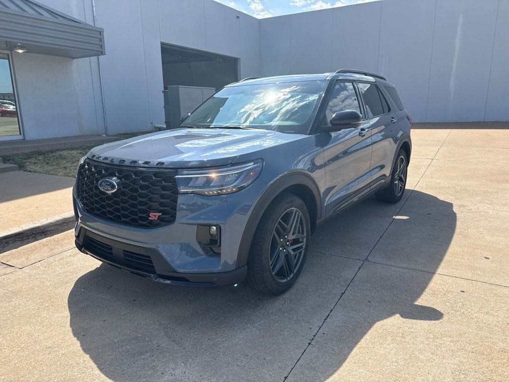 Used 2025 Ford Explorer ST AWD/4WD image 3