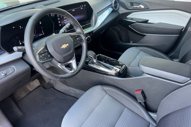 Used 2025 Chevrolet Trax LT w/ LT Convenience Package image 10