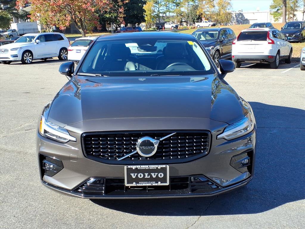 Certified 2025 Volvo S60 B5 Core image 10