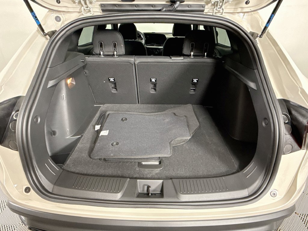 Used 2026 Chevrolet Trax RS w/ Sunroof Package FWD image 25