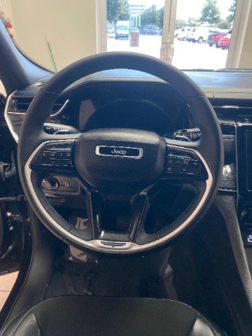 Used 2022 Jeep Grand Cherokee Trailhawk w/ Advanced Protech Group II AWD/4WD image 20