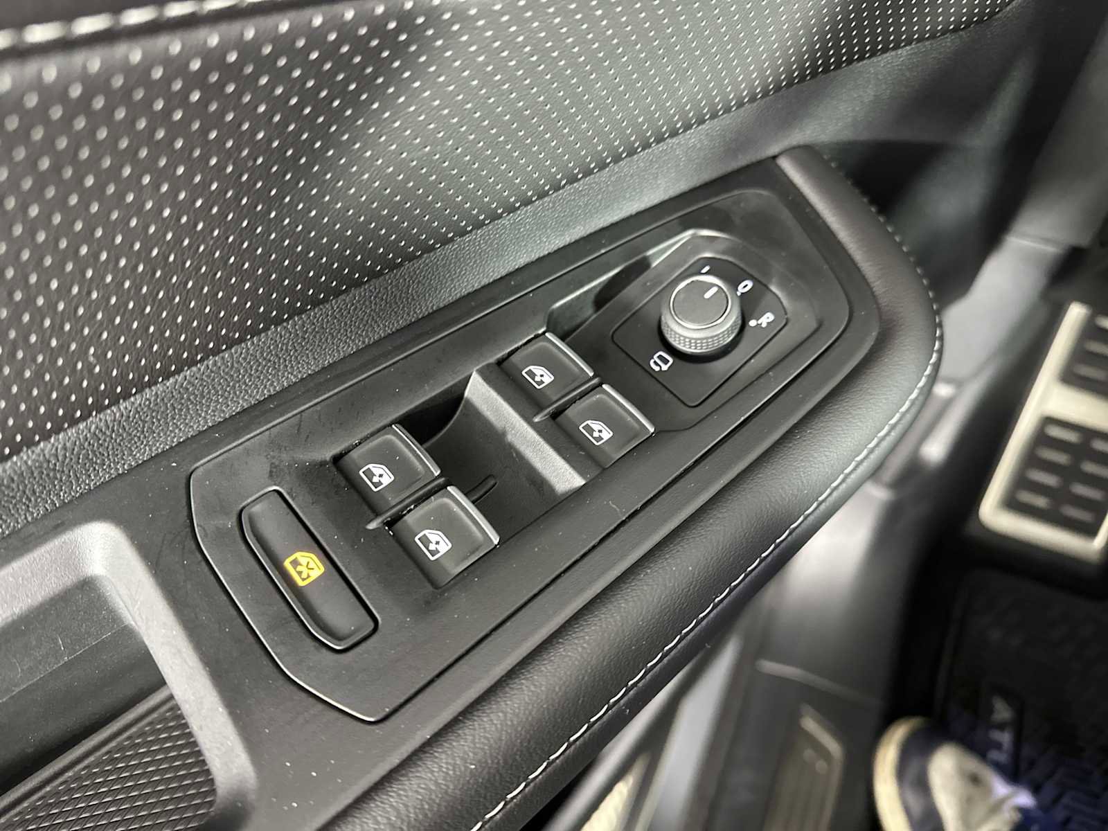 Used 2025 Volkswagen Atlas SEL Premium R-Line image 23