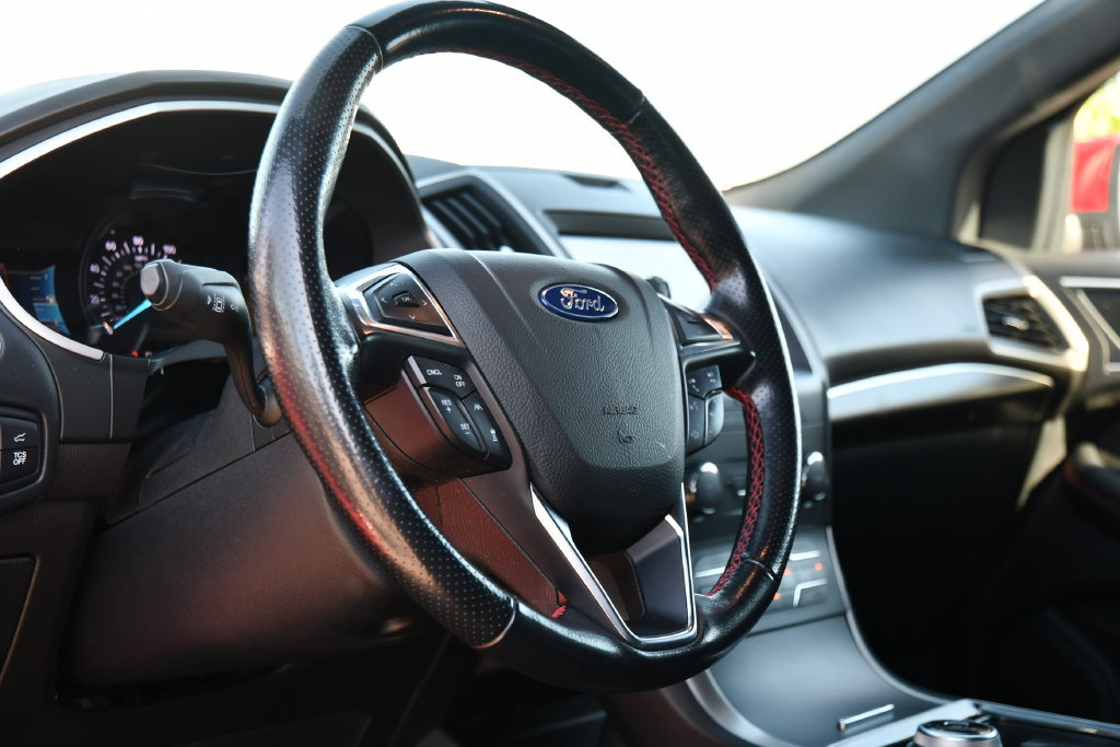 Used 2020 Ford Edge ST-Line FWD image 18