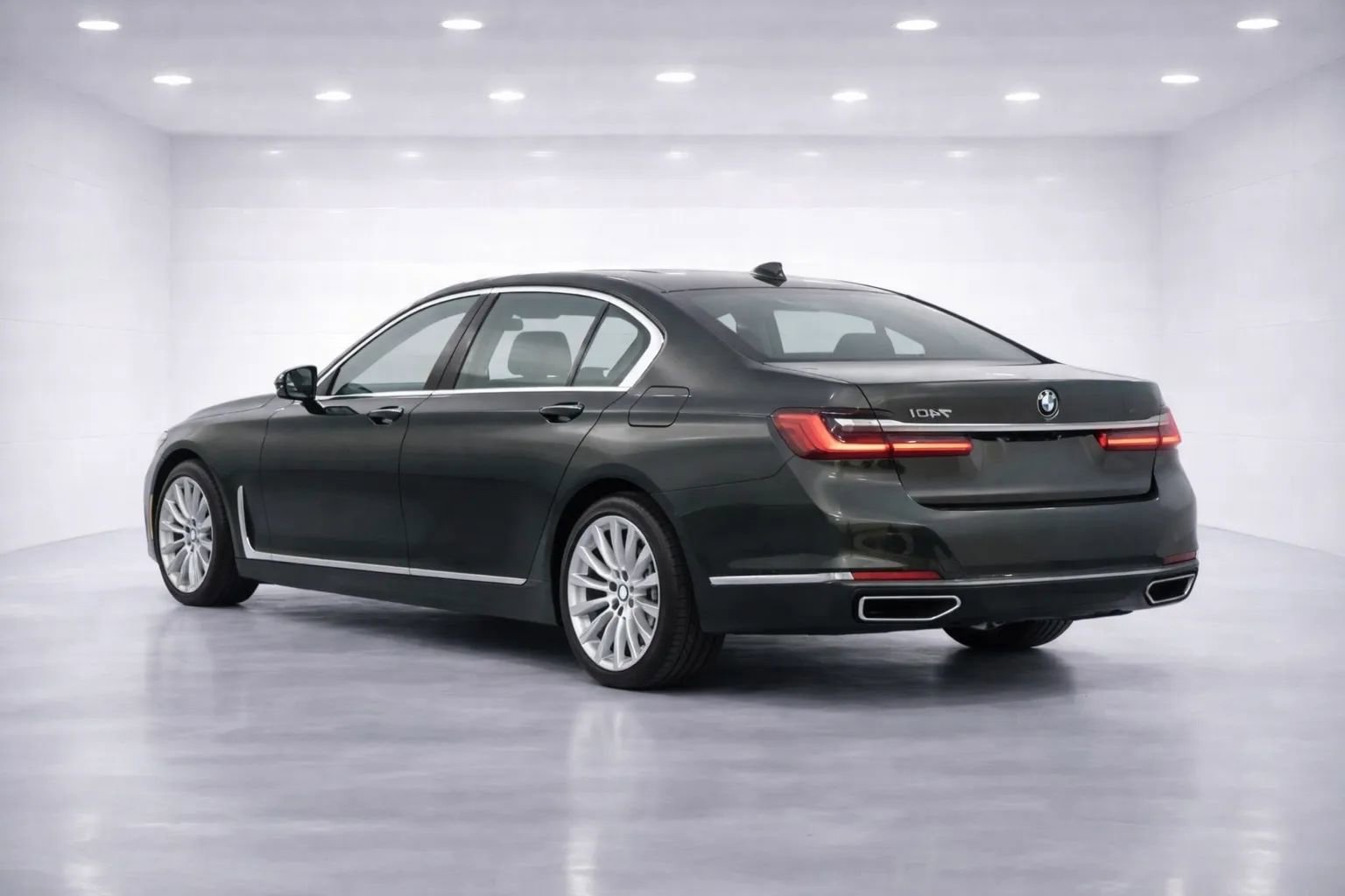 Used 2022 BMW 740i 740i Sedan 4D image 3