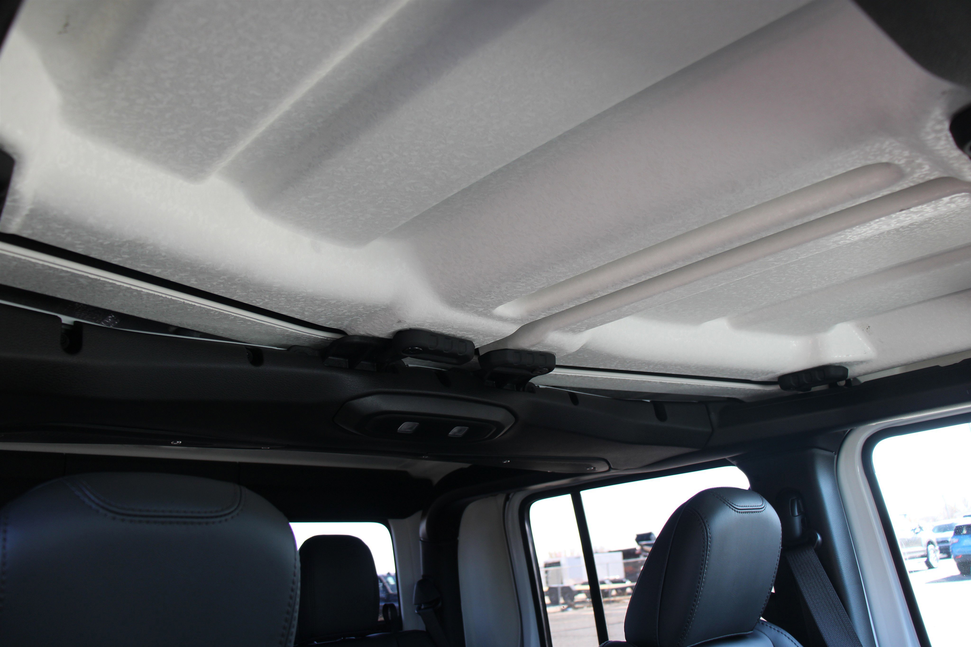 Used 2026 Jeep Gladiator Rubicon w/ Technology Group AWD/4WD image 29