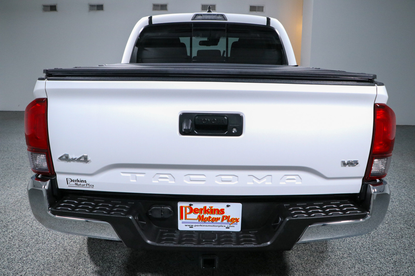 Used 2022 Toyota Tacoma SR5 AWD/4WD image 8