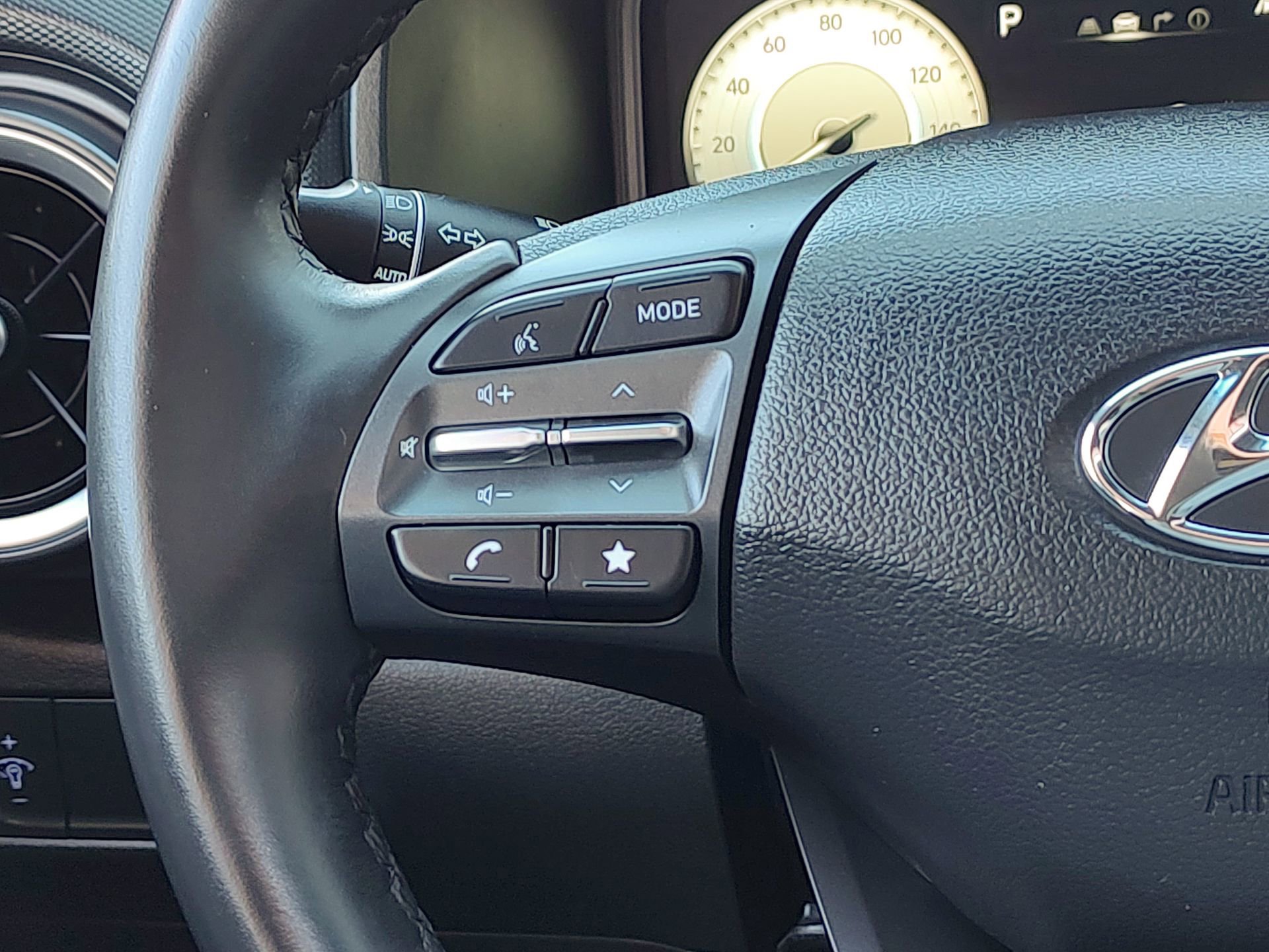 Used 2022 Hyundai Kona Limited image 34