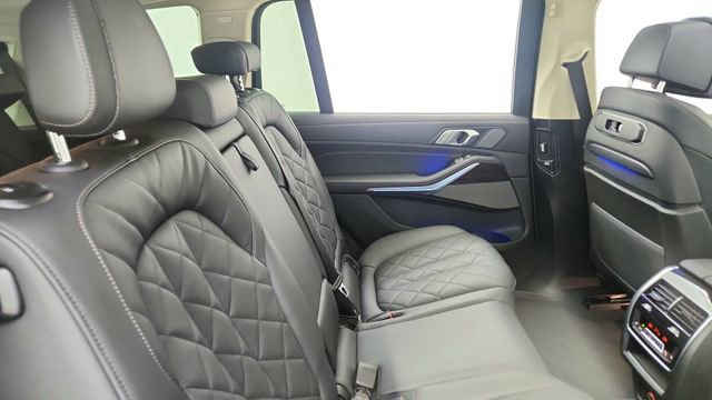 Used 2026 BMW X7 xDrive40i image 26
