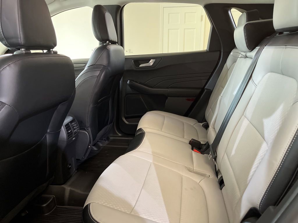 Used 2025 Ford Escape SE FWD image 16