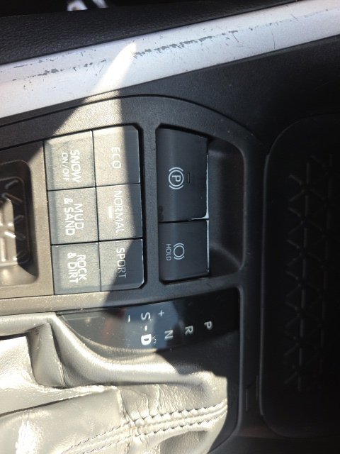 Used 2022 Toyota RAV4 LE AWD/4WD image 18