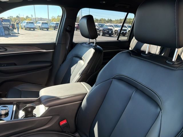 New 2025 Jeep Grand Cherokee L Limited image 8