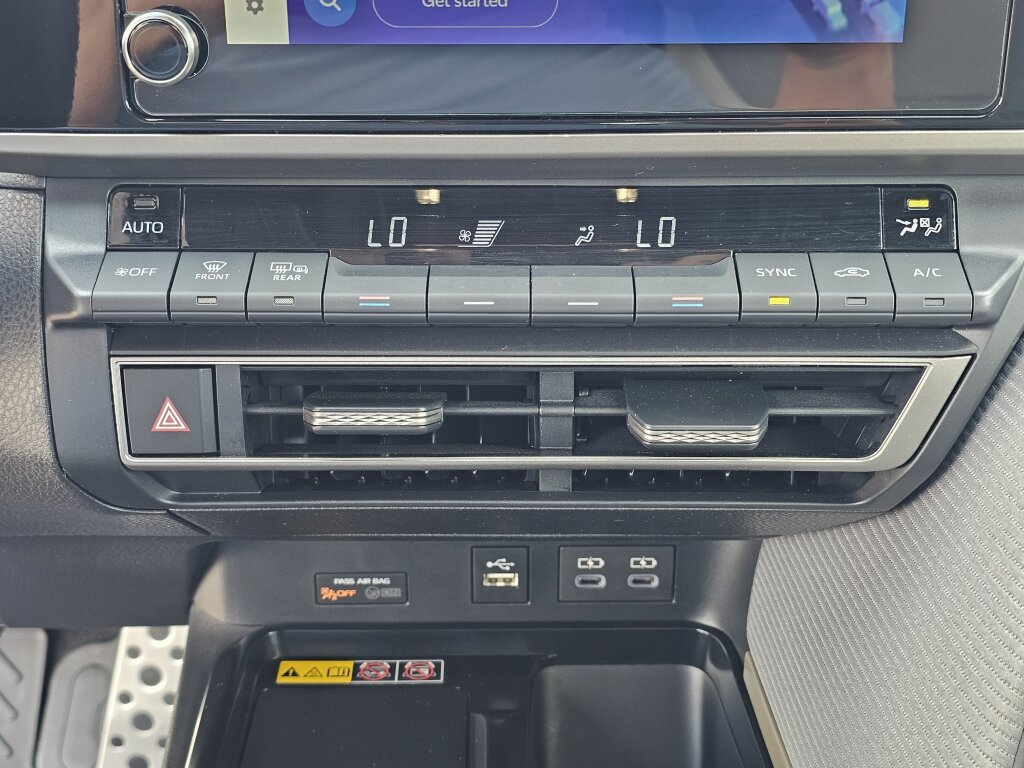 Used 2025 Toyota Camry SE w/ Convenience Package FWD image 33