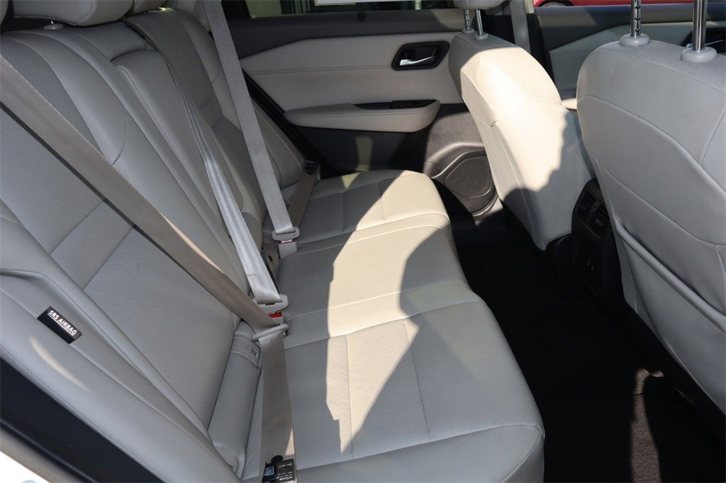 Used 2024 Nissan Rogue SV w/ SV Premium Package image 24