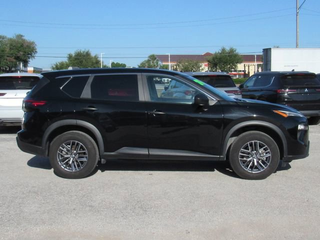 Used 2024 Nissan Rogue S AWD/4WD image 2