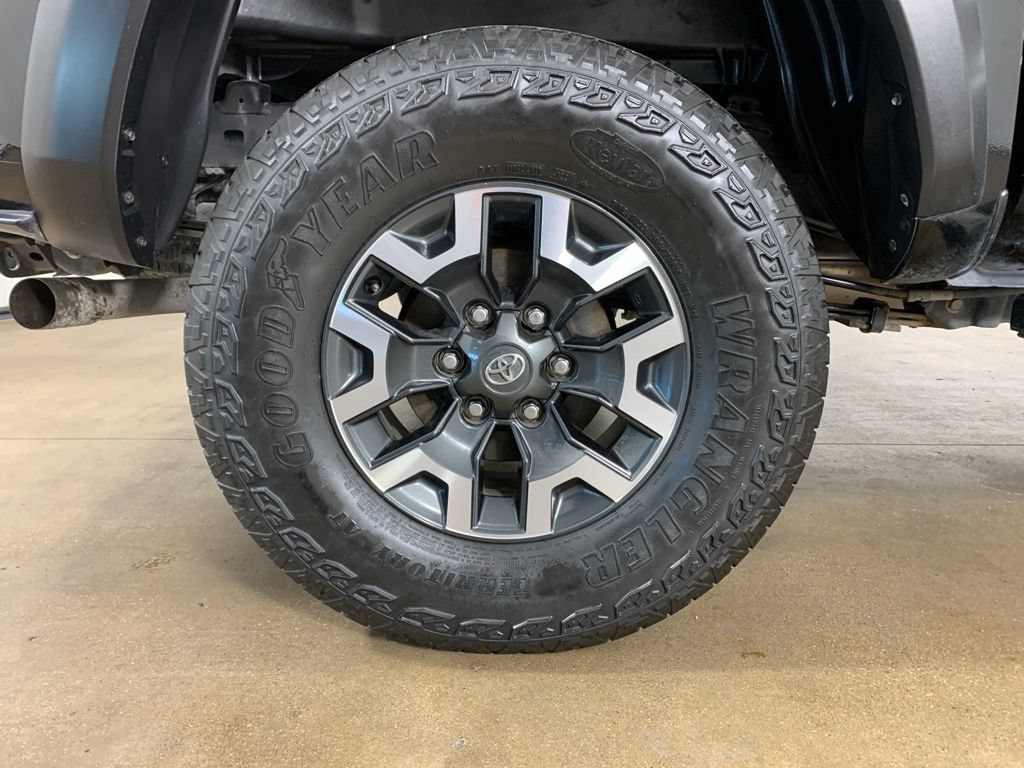 Used 2022 Toyota Tacoma TRD Off-Road w/ Technology Package AWD/4WD image 38