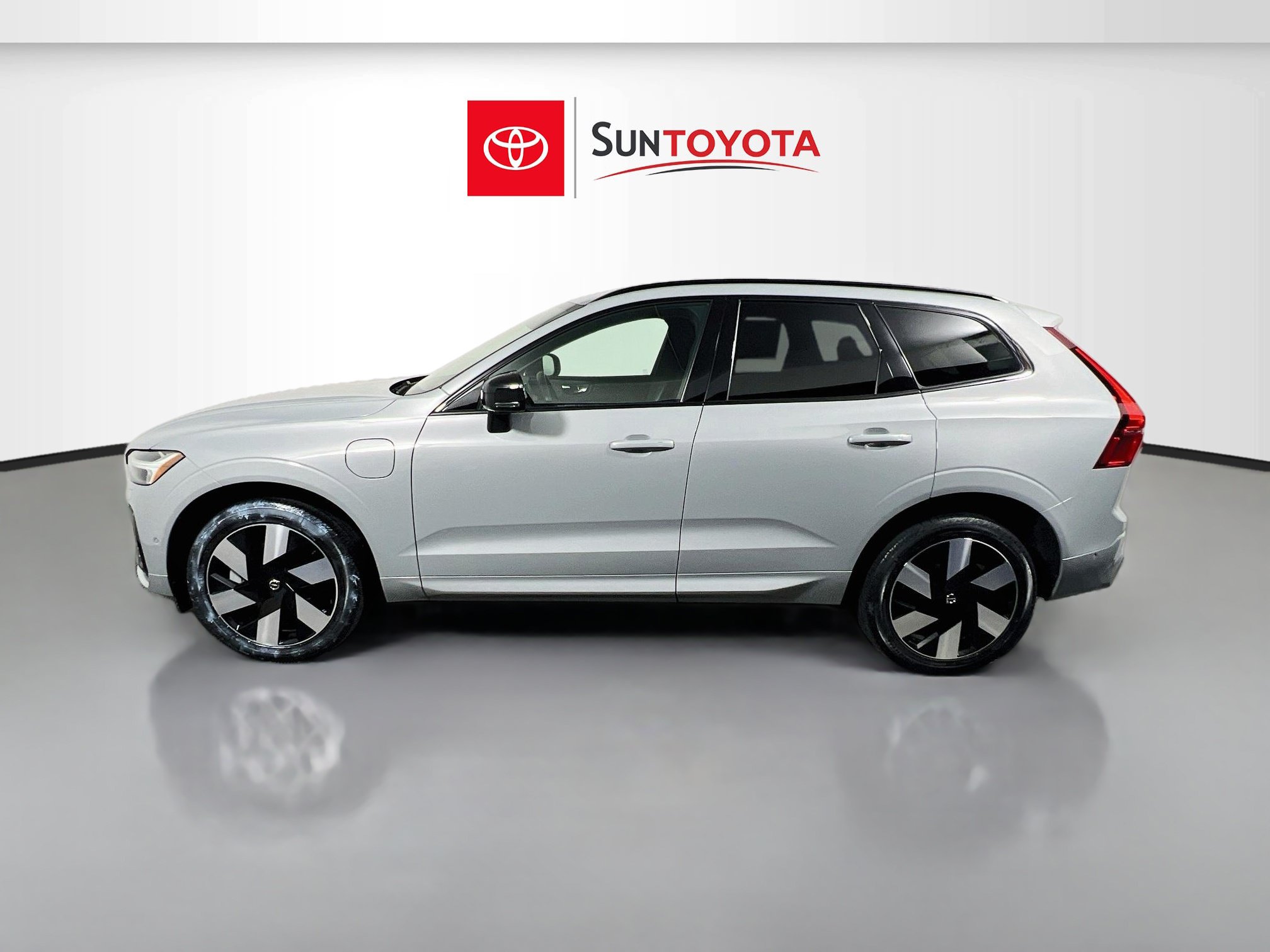 Used 2024 Volvo XC60 T8 Plus w/ Protection Package Premier AWD/4WD image 7