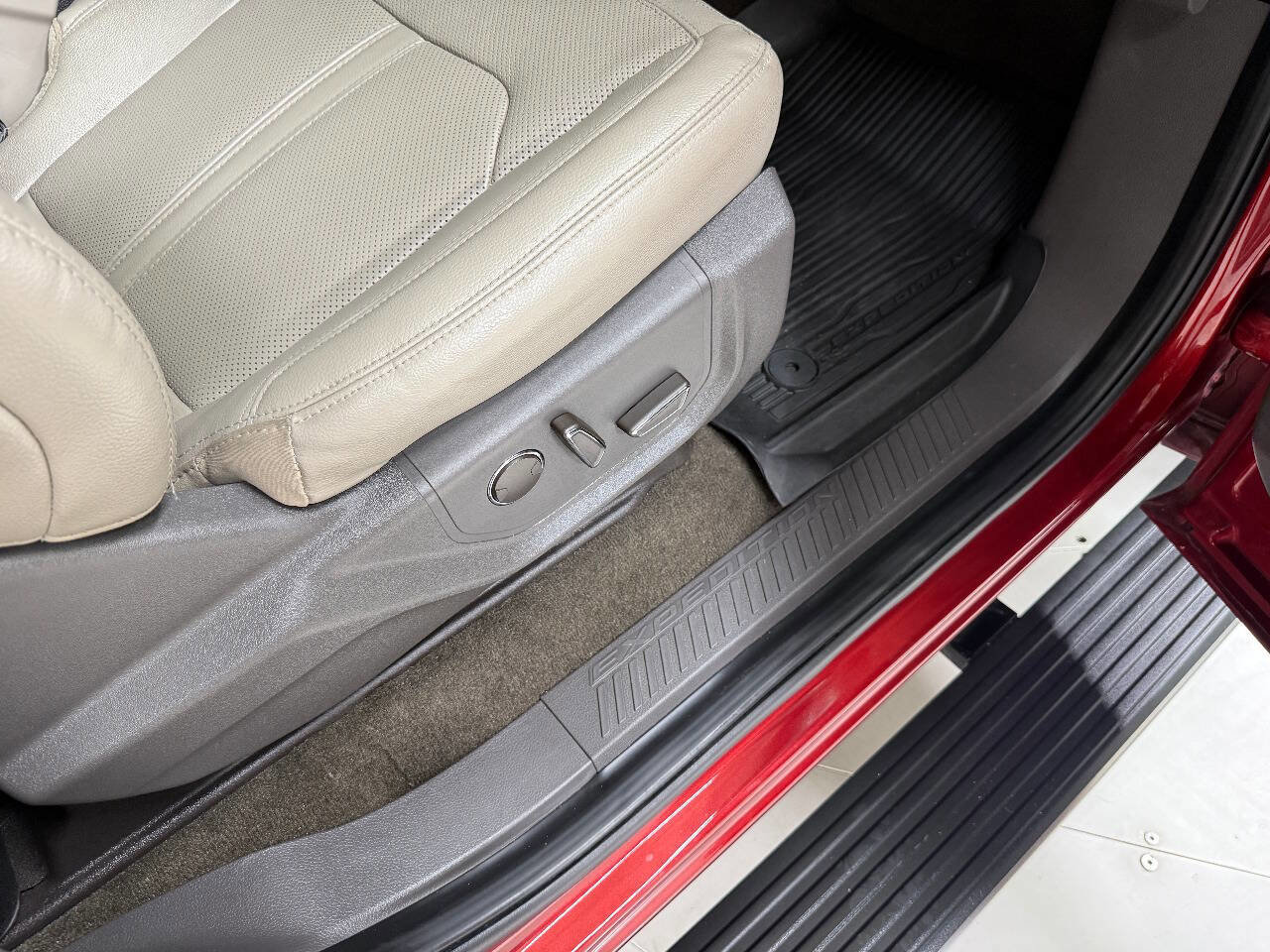 Used 2019 Ford Expedition Limited w/ Driver Assistance Package RWD image 61