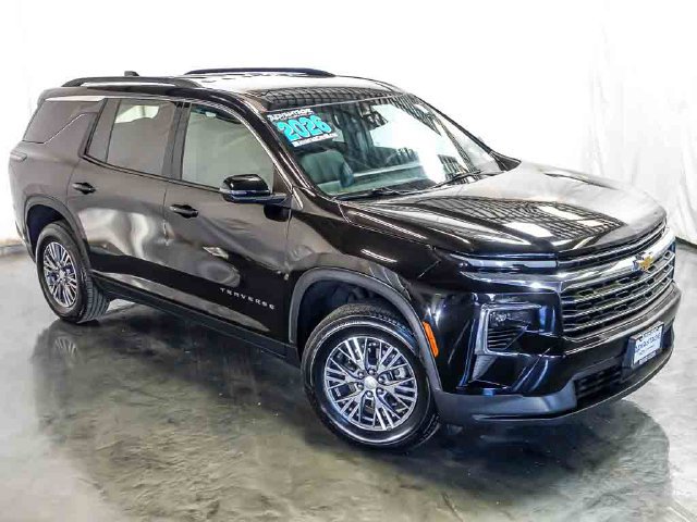 Used 2026 Chevrolet Traverse LT AWD/4WD image 6