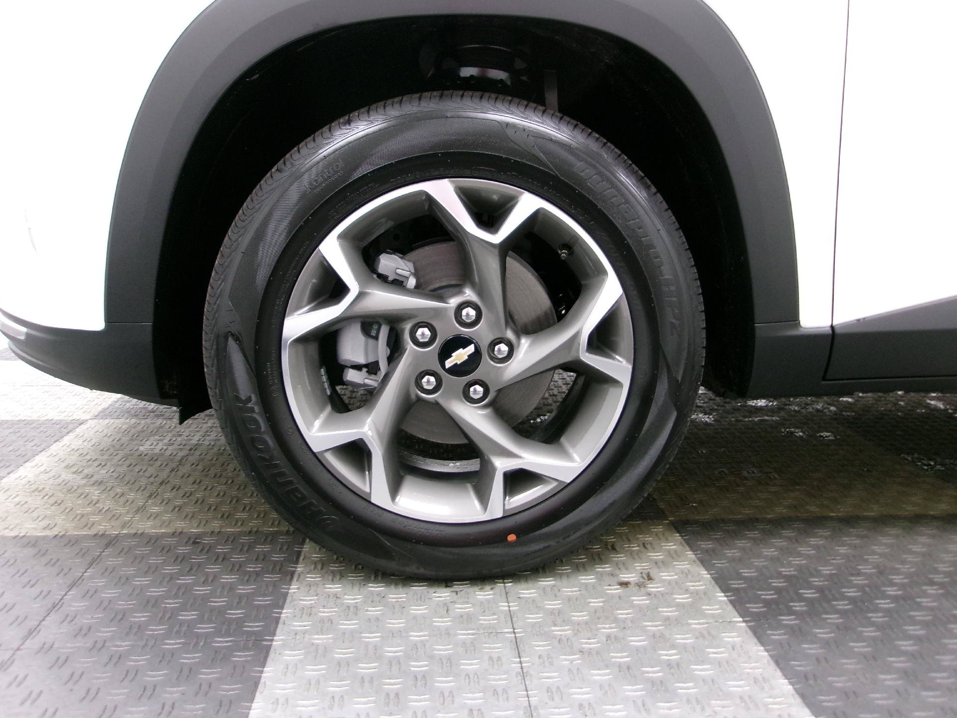New 2026 Chevrolet Trax LT w/ Driver Confidence Package FWD image 16